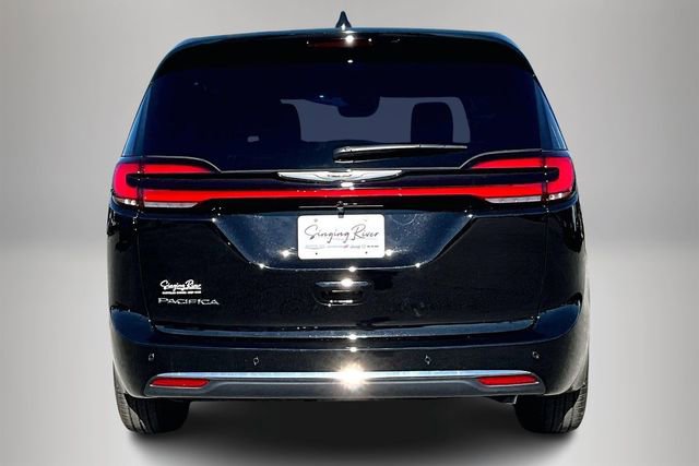 New 2026 Chrysler Pacifica Select image 3