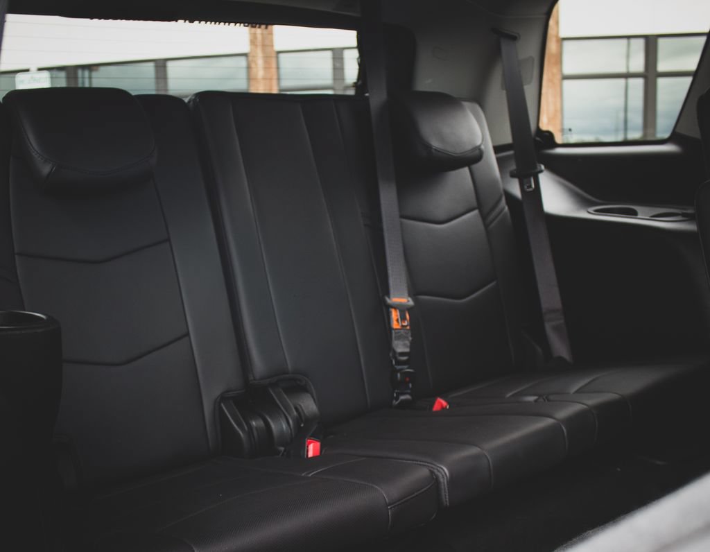 Used 2018 Cadillac Escalade Luxury AWD/4WD image 35