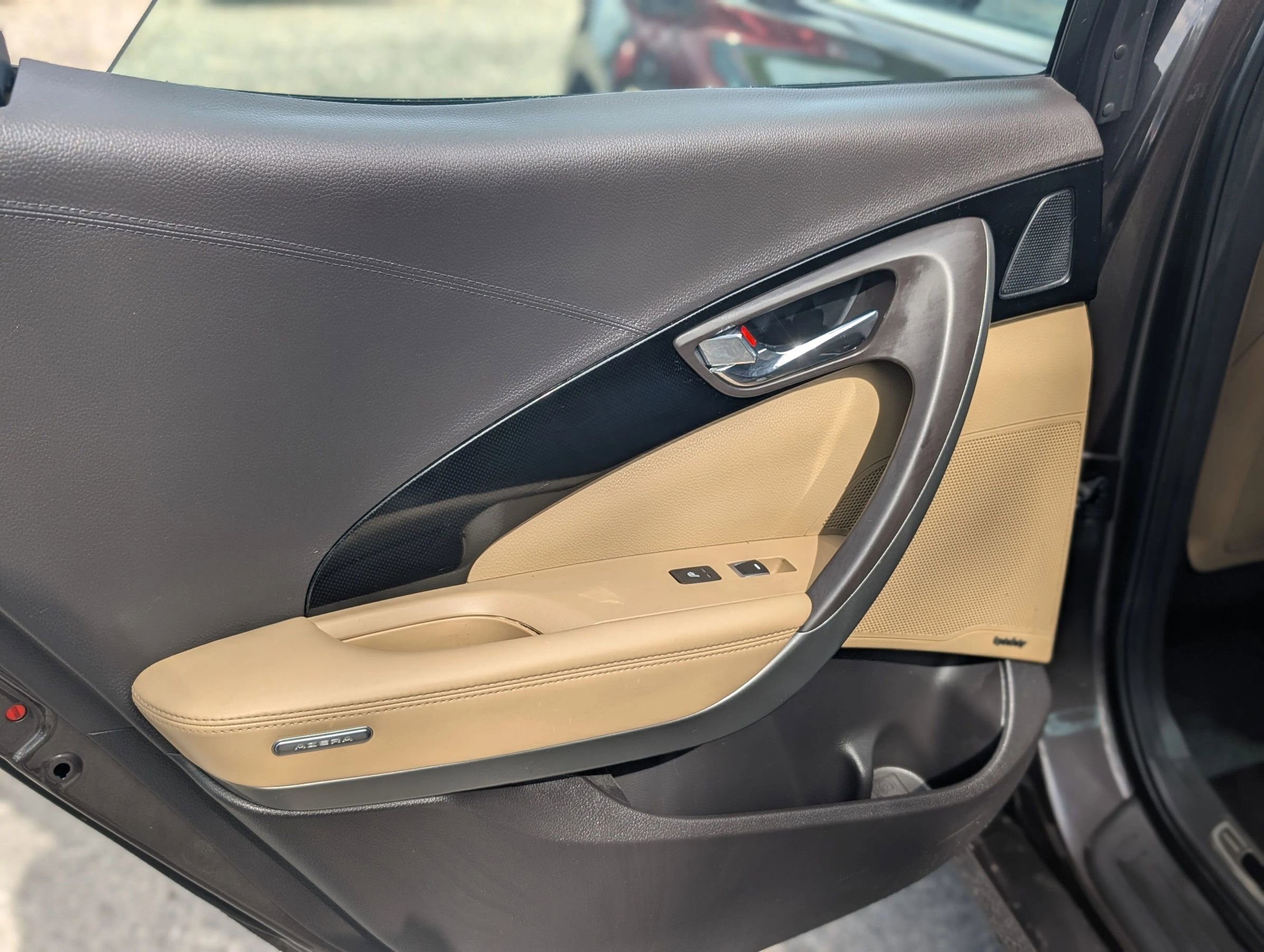 Used 2016 Hyundai Azera FWD image 12