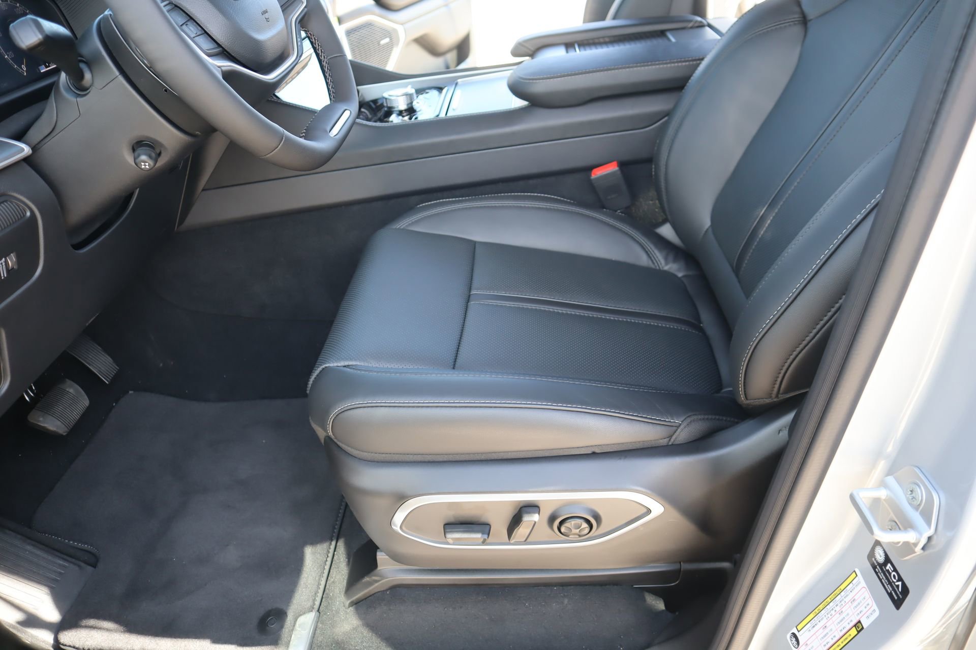 New 2026 Jeep Grand Wagoneer 4WD image 12