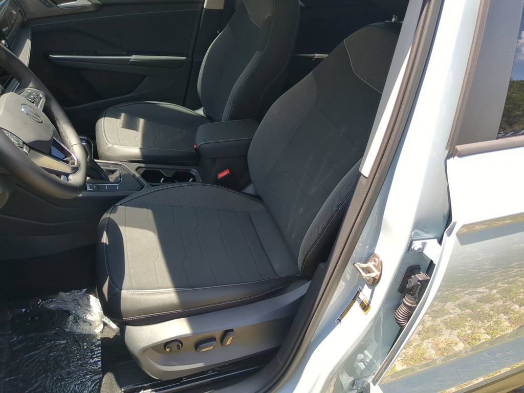 New 2026 Volkswagen Taos SE FWD image 18