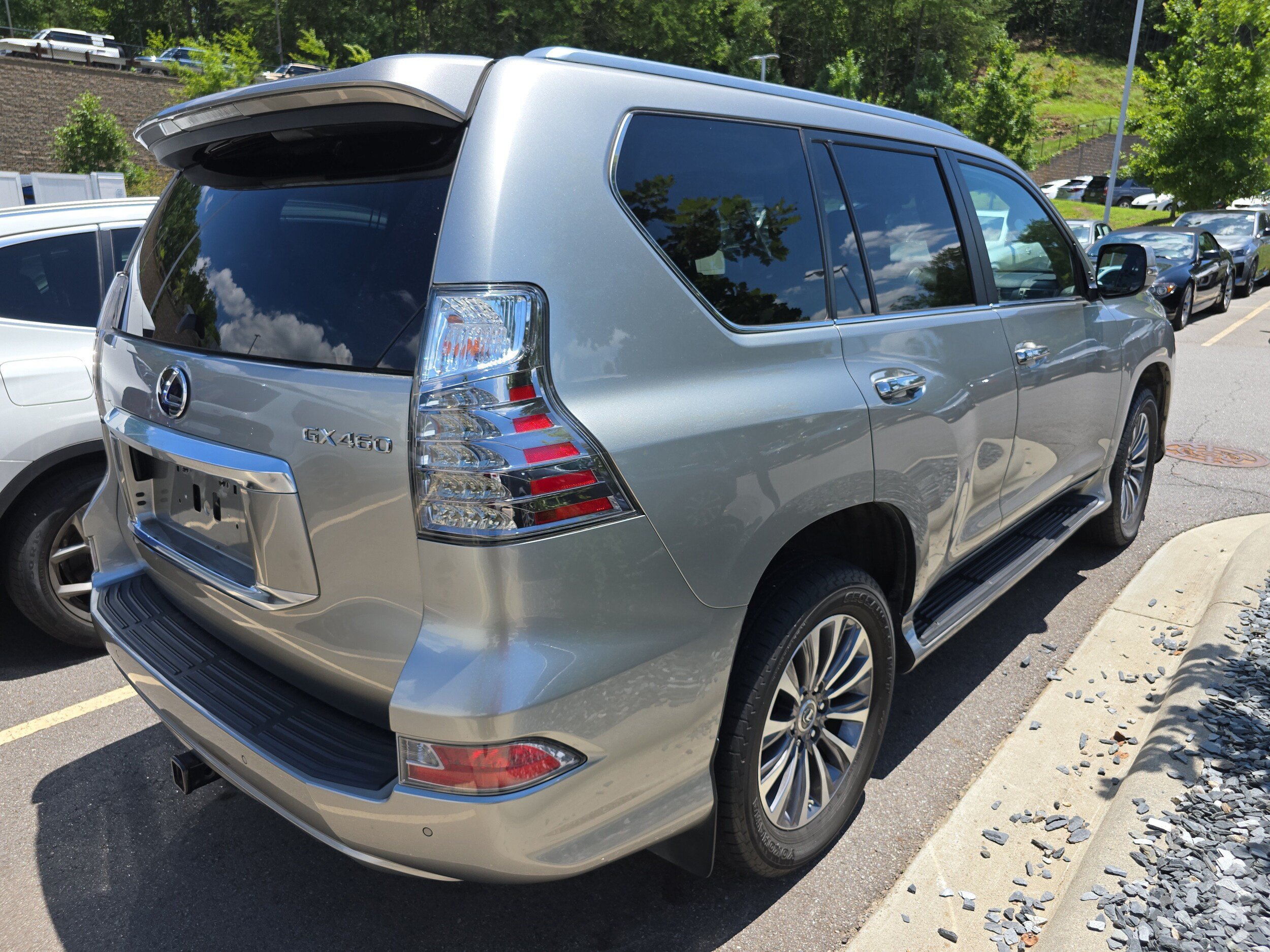 Used 2021 Lexus GX 460 Luxury w/ Accessory Package AWD/4WD image 2