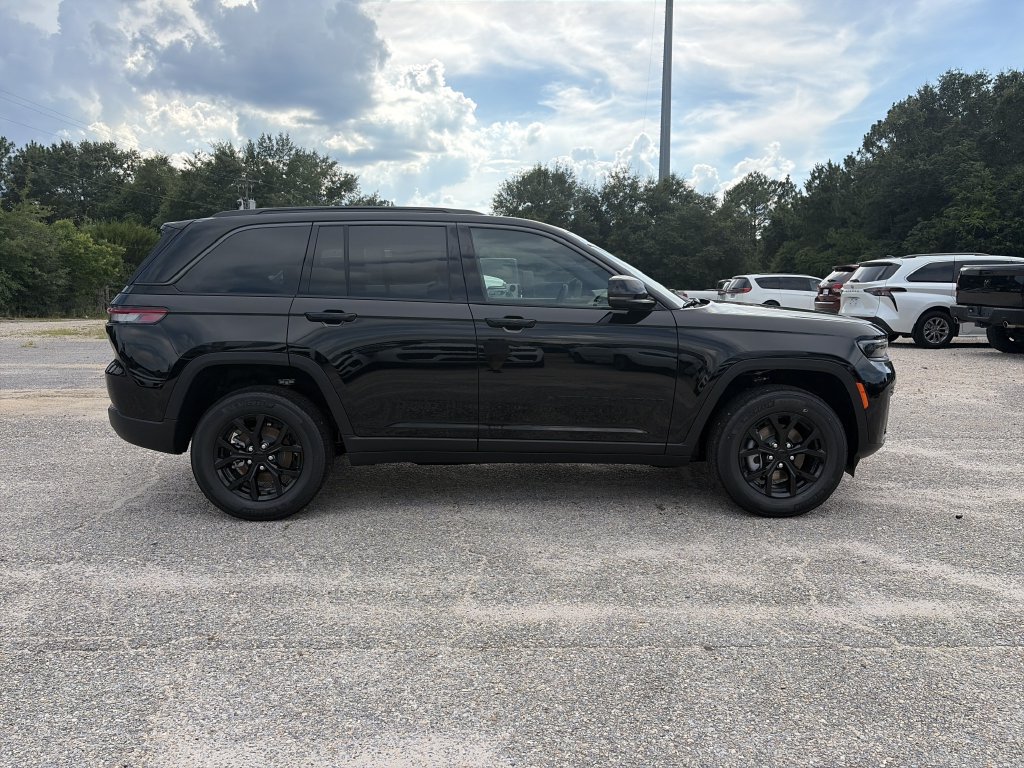 New 2026 Jeep Grand Cherokee Altitude RWD image 7