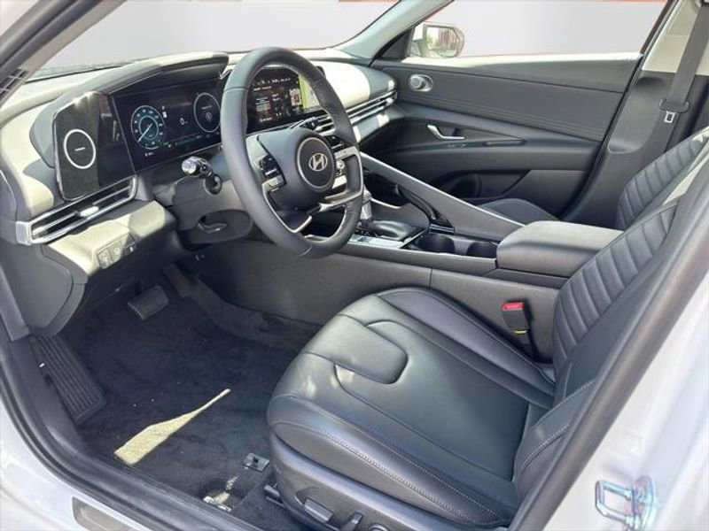 New 2025 Hyundai Elantra Limited image 11