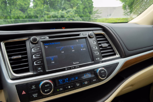 Used 2019 Toyota Highlander Limited FWD image 18
