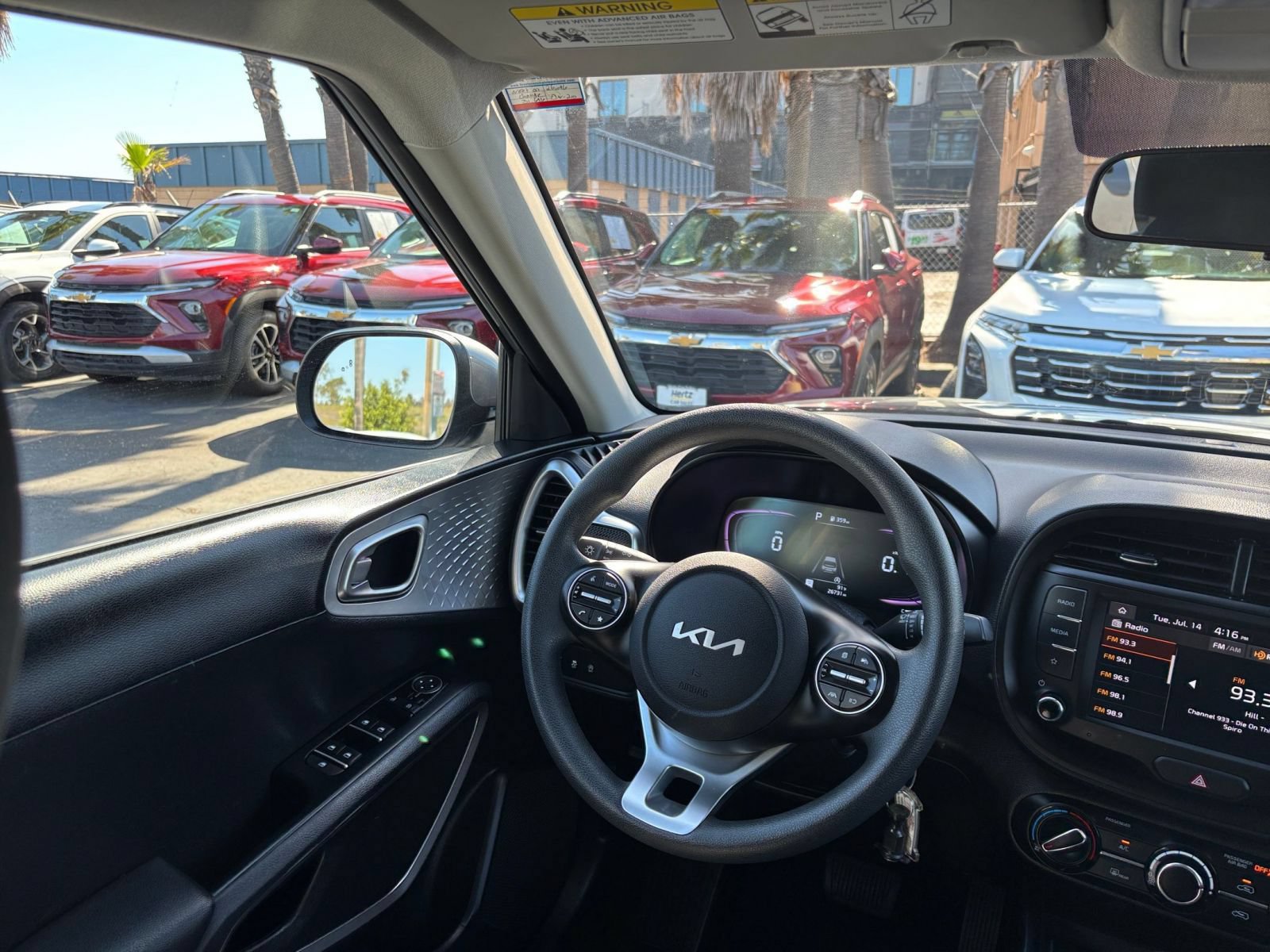 Used 2025 Kia Soul LX w/ LX Technology Package FWD image 32