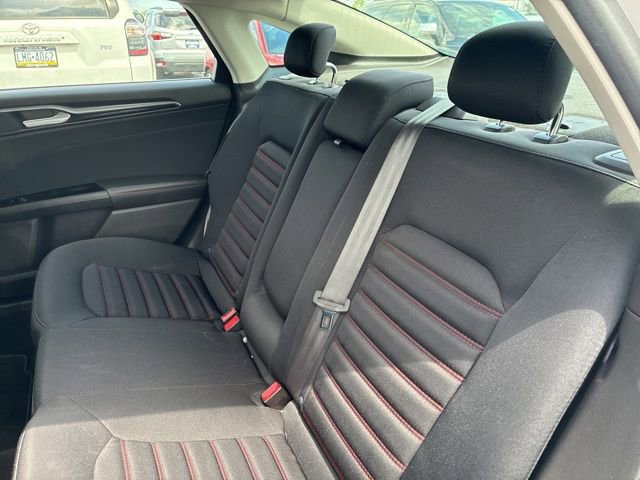 Used 2014 Ford Fusion SE FWD image 16