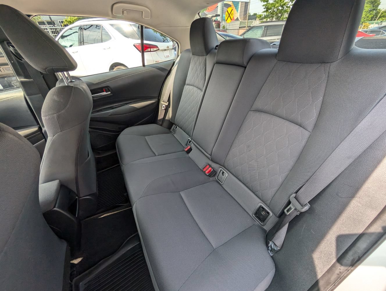 Used 2020 Toyota Corolla LE FWD image 18