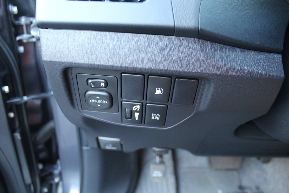 Used 2015 Toyota Prius Prime Plug-In Hybrid FWD image 26