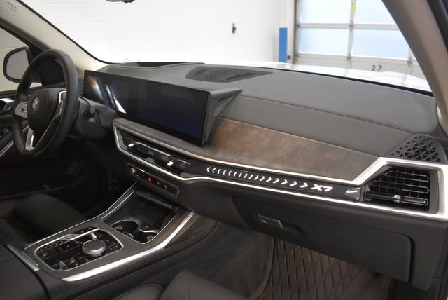 Used 2024 BMW X7 xDrive40i AWD/4WD image 18