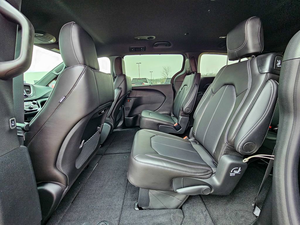New 2026 Chrysler Pacifica Select image 33