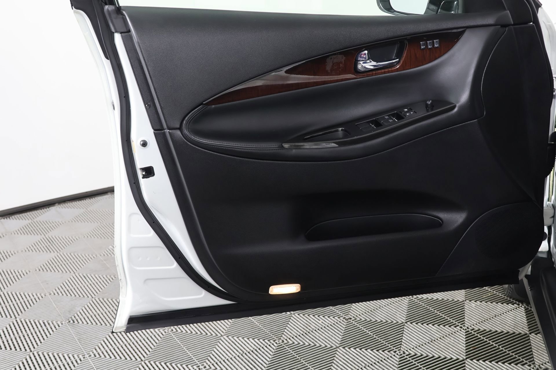 Used 2017 INFINITI QX50 Base image 33