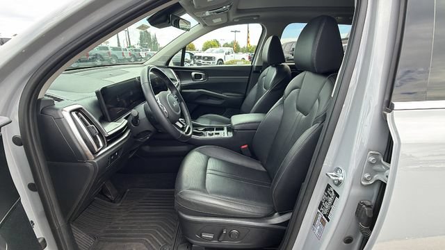 Used 2025 Kia Sorento EX w/ Panoramic Sunroof Package AWD/4WD image 32