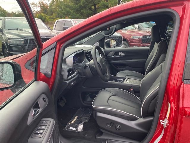 New 2026 Chrysler Pacifica Limited w/ S Appearance Package image 16