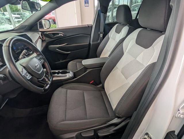 Certified 2024 Chevrolet Trax RS w/ Driver Confidence Package image 5