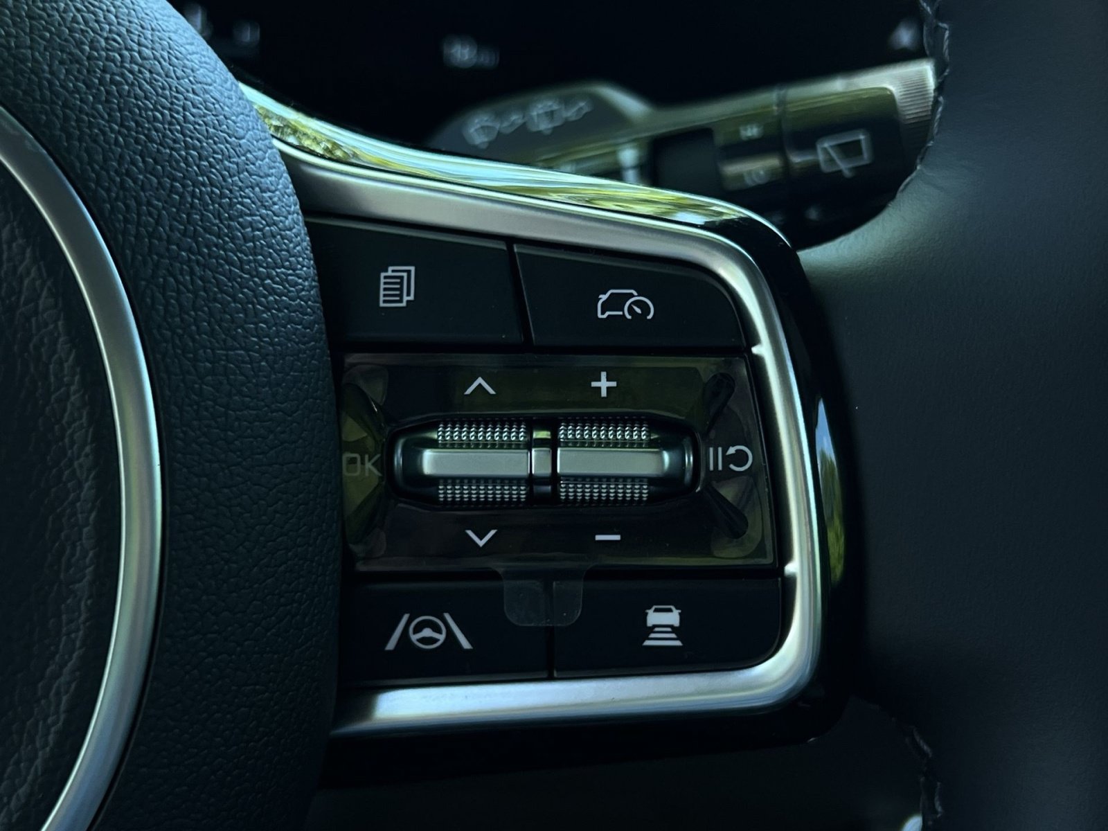 New 2026 Kia Carnival SX FWD image 30