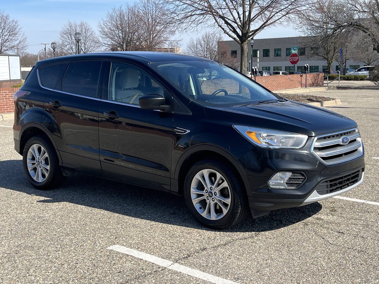 Used 2017 Ford Escape SE FWD image 4