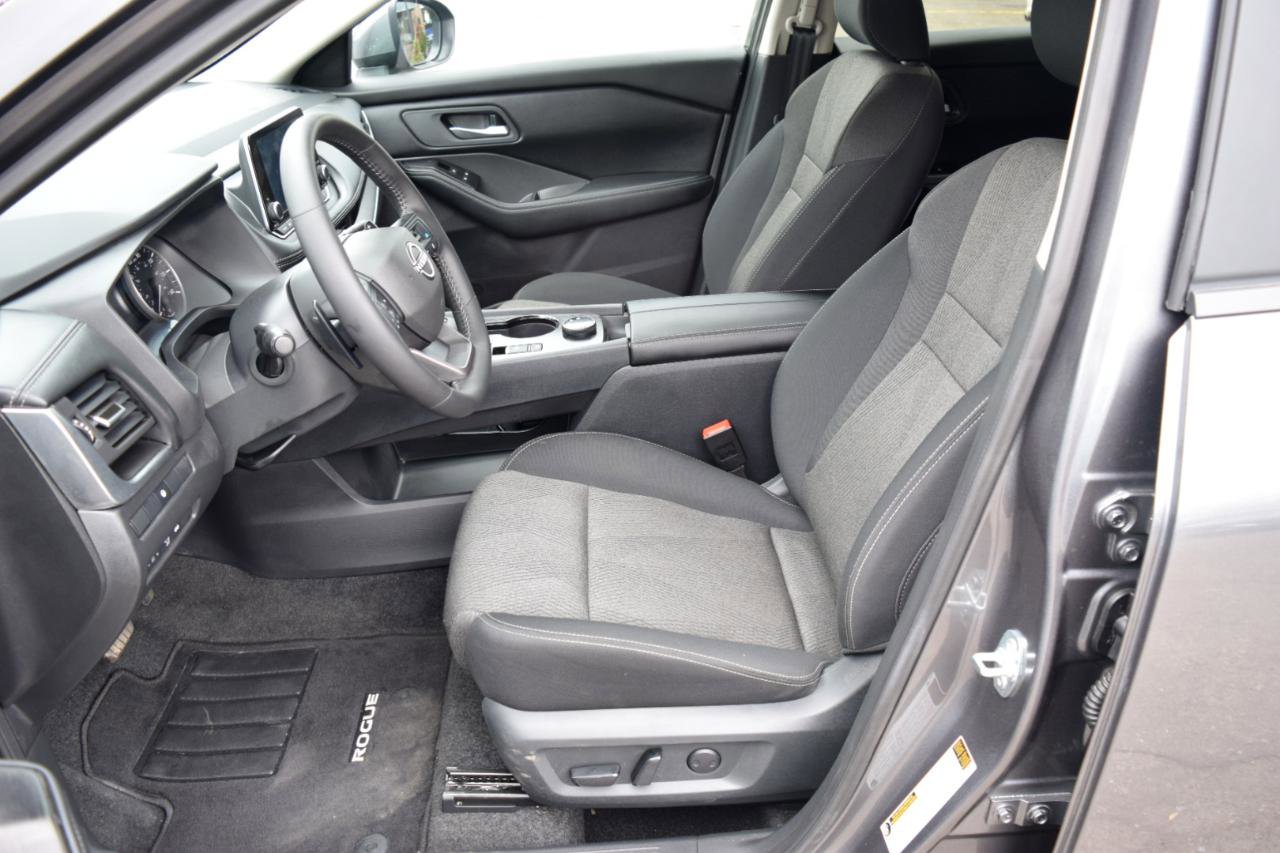 Used 2026 Nissan Rogue SV w/ Cold Weather Package AWD/4WD image 34