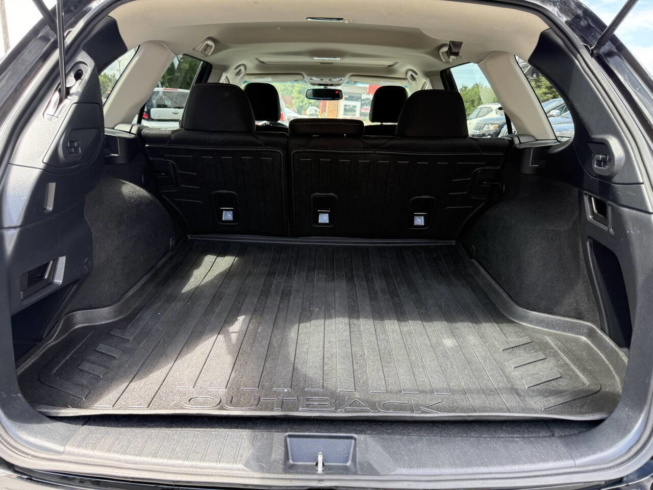 Used 2018 Subaru Outback 2.5i Premium image 11