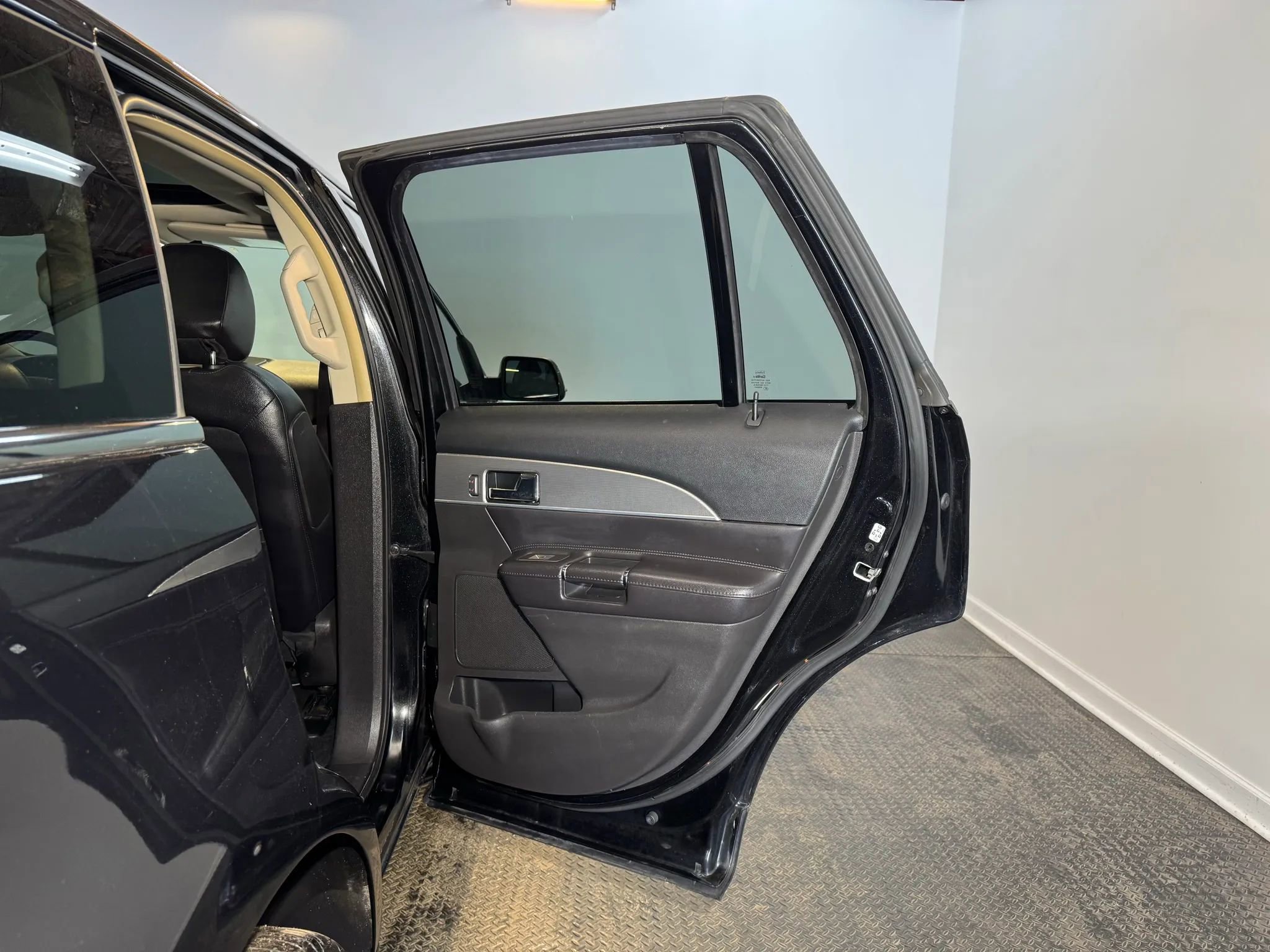 Used 2013 Lincoln MKX AWD image 26