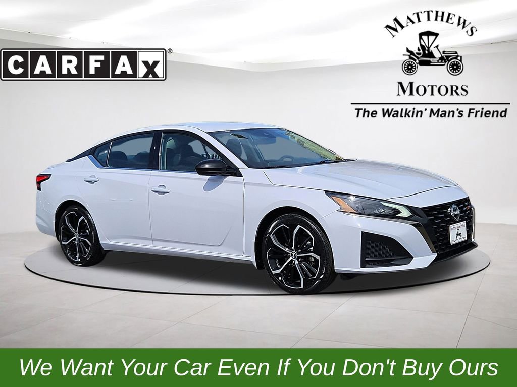 Used 2024 Nissan Altima 2.5 SR image 1