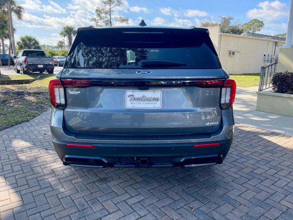 Used 2025 Ford Explorer ST-Line w/ ST-Line Street Pack image 4