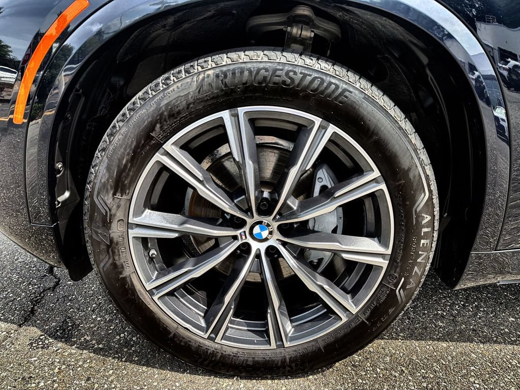 Used 2024 BMW X5 xDrive40i w/ M Sport Package AWD/4WD image 16