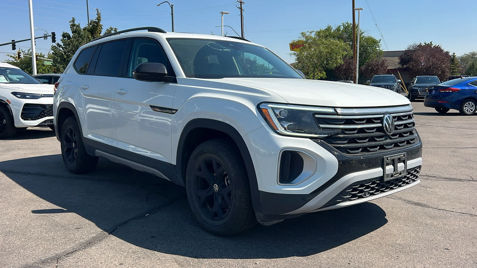 Certified 2025 Volkswagen Atlas Peak Edition SE AWD/4WD image 3