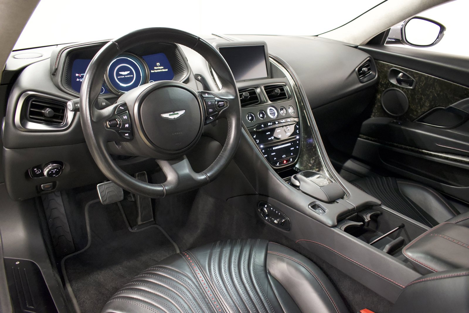Used 2018 Aston Martin DB11 V12 RWD image 2