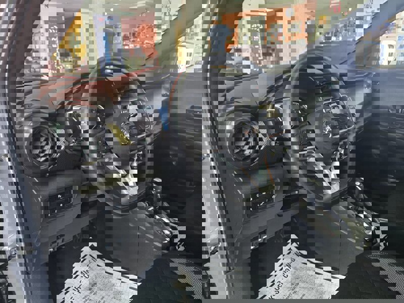 Used 2020 Nissan Kicks S image 7