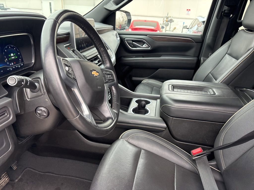 Used 2023 Chevrolet Suburban Premier AWD/4WD image 32