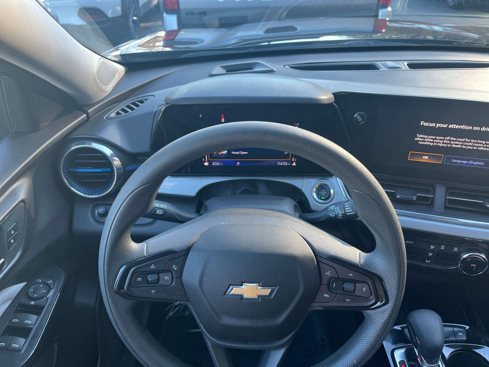 Used 2025 Chevrolet Trax LT image 28