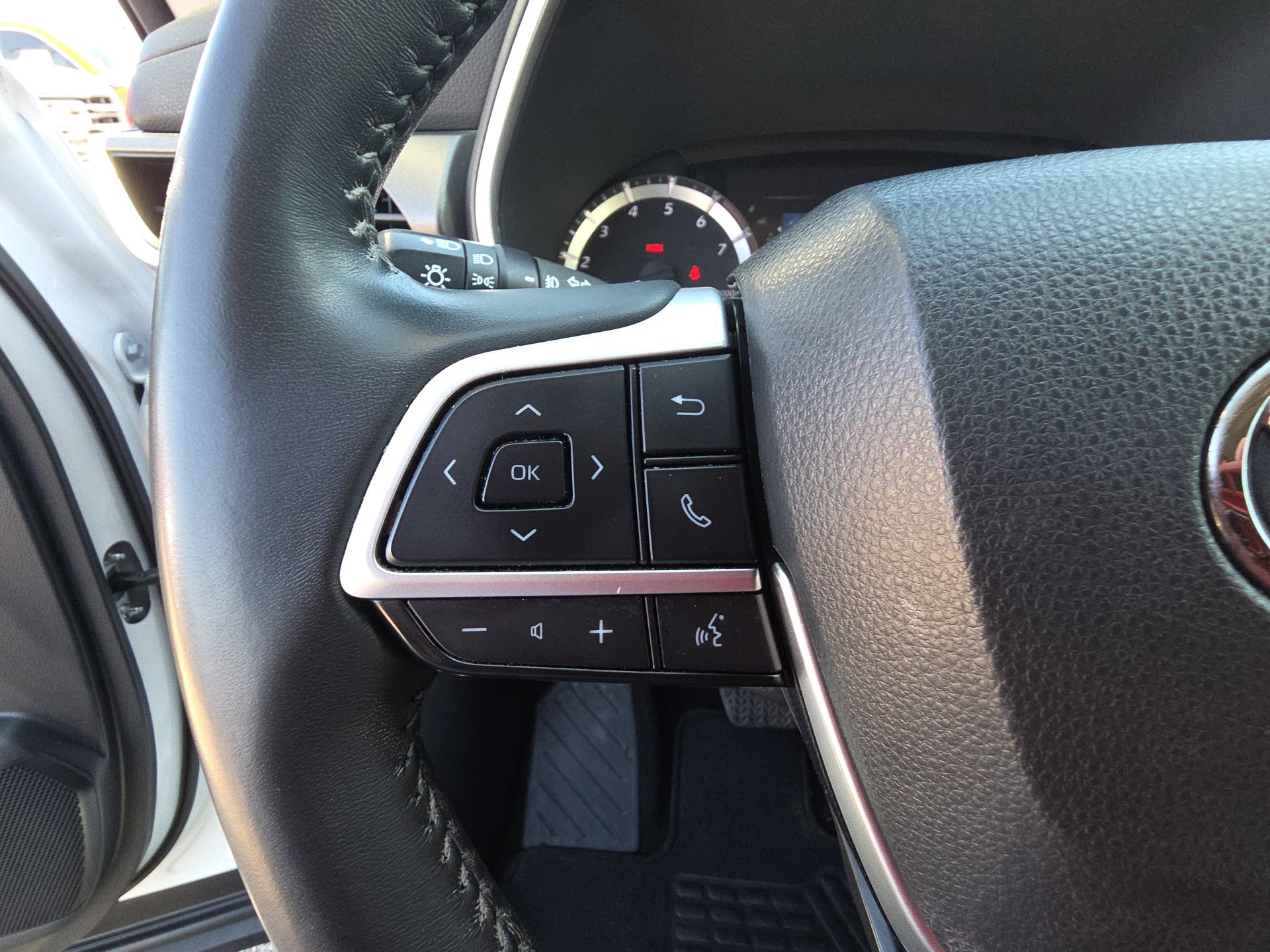 Used 2023 Toyota Highlander XLE AWD/4WD image 18