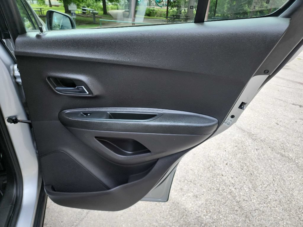 Used 2017 Chevrolet Trax LS FWD image 26