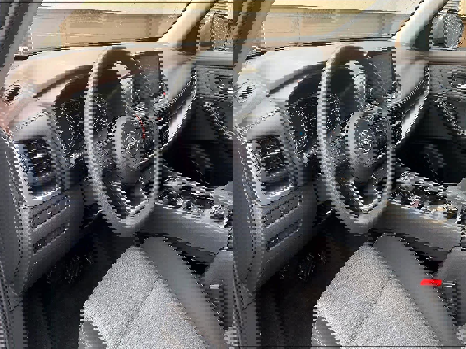 Used 2023 Nissan Rogue SV image 8