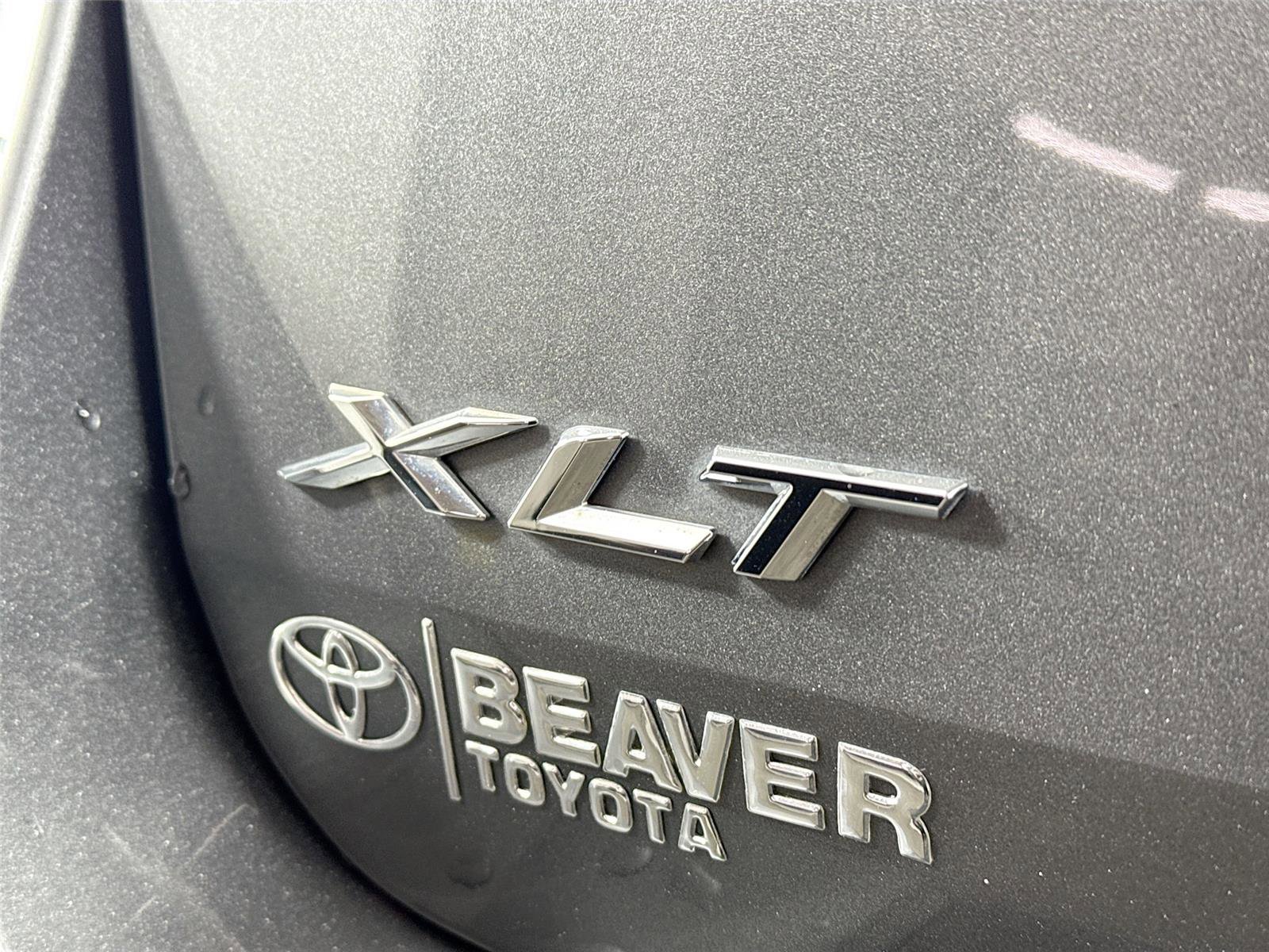 Used 2024 Ford Explorer XLT w/ Class IV Trailer Tow Package image 14