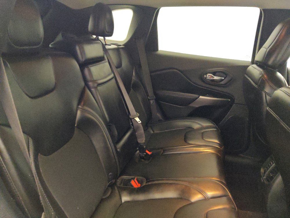 Used 2019 Jeep Cherokee Latitude Plus FWD image 19