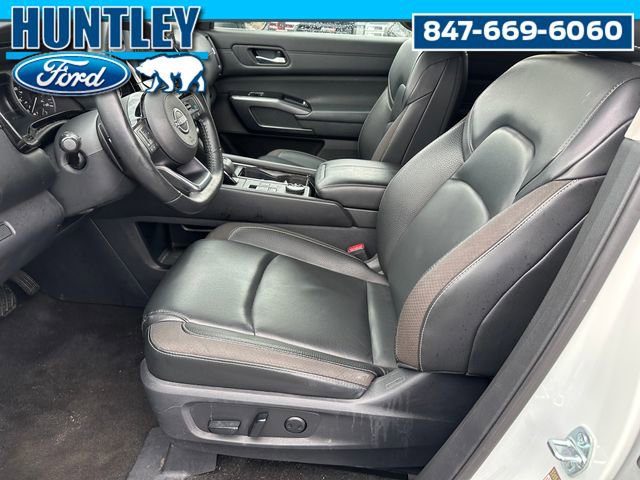 Used 2023 Nissan Pathfinder SL w/ Lighting Package (N92) image 19