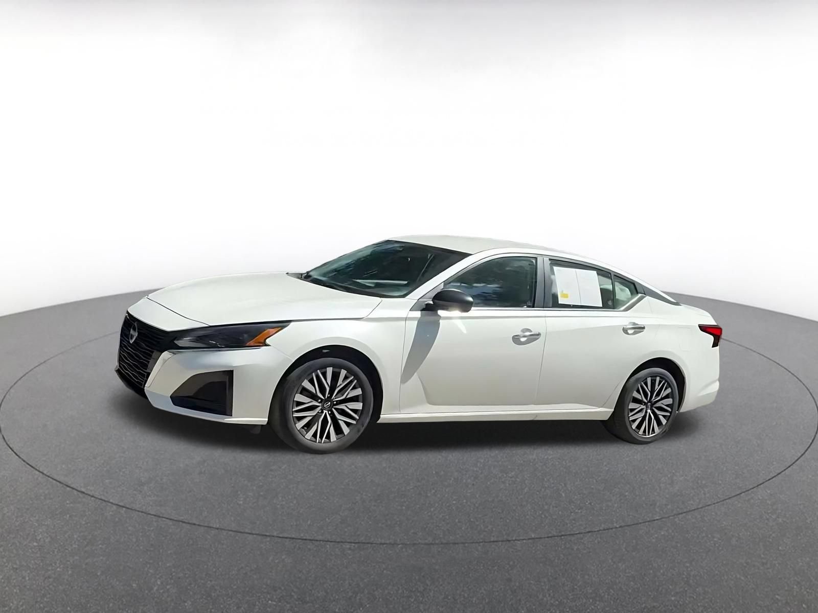 Used 2025 Nissan Altima 2.5 SV FWD image 6