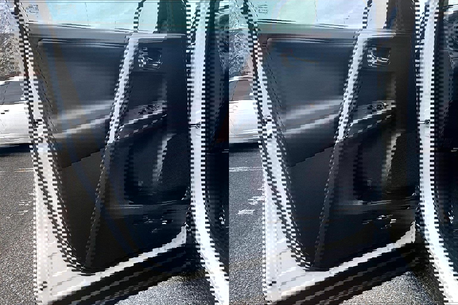 Used 2018 Toyota RAV4 XLE image 22