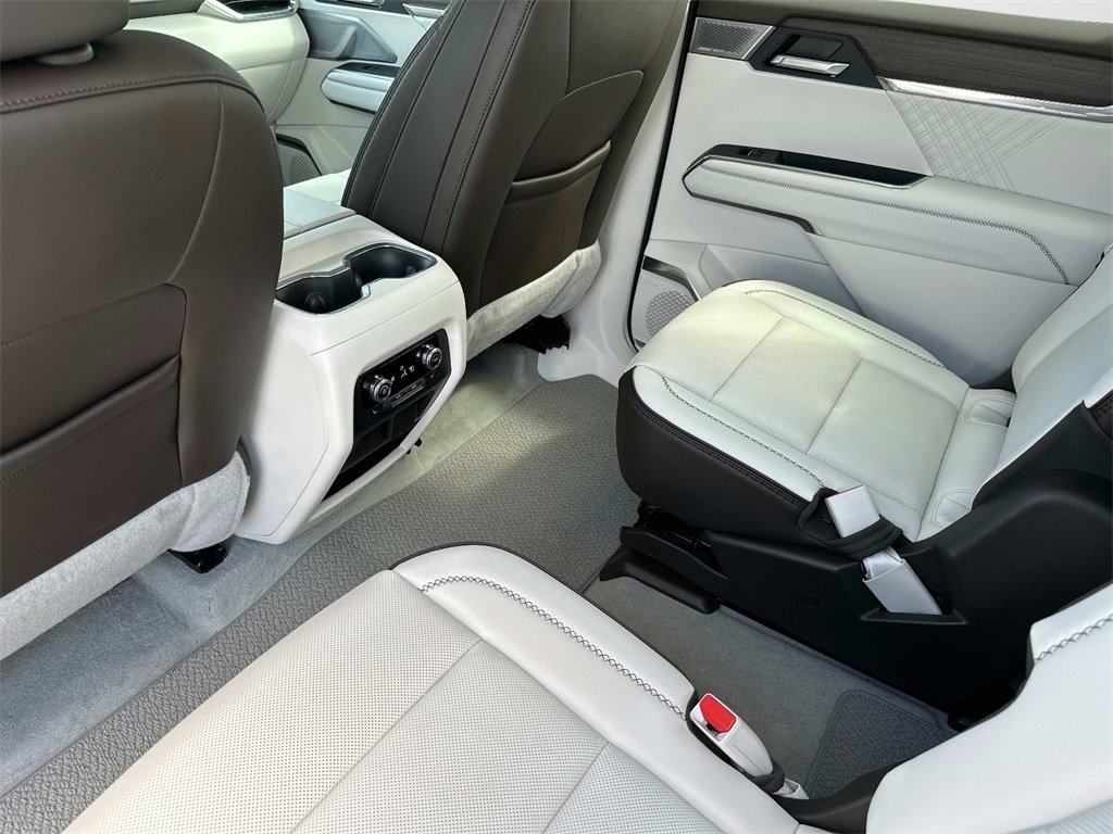 Used 2024 GMC Acadia Denali w/ Super Cruise Package image 12