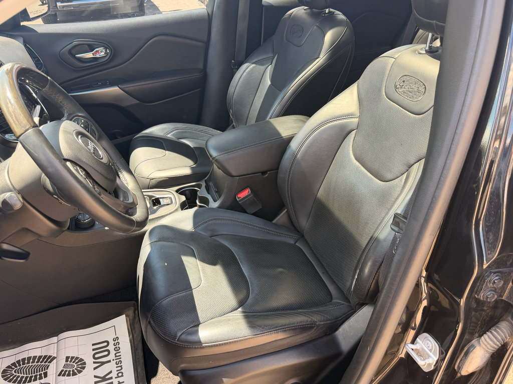 Used 2019 Jeep Cherokee Overland w/ Heavy Duty Protection Group AWD/4WD image 9