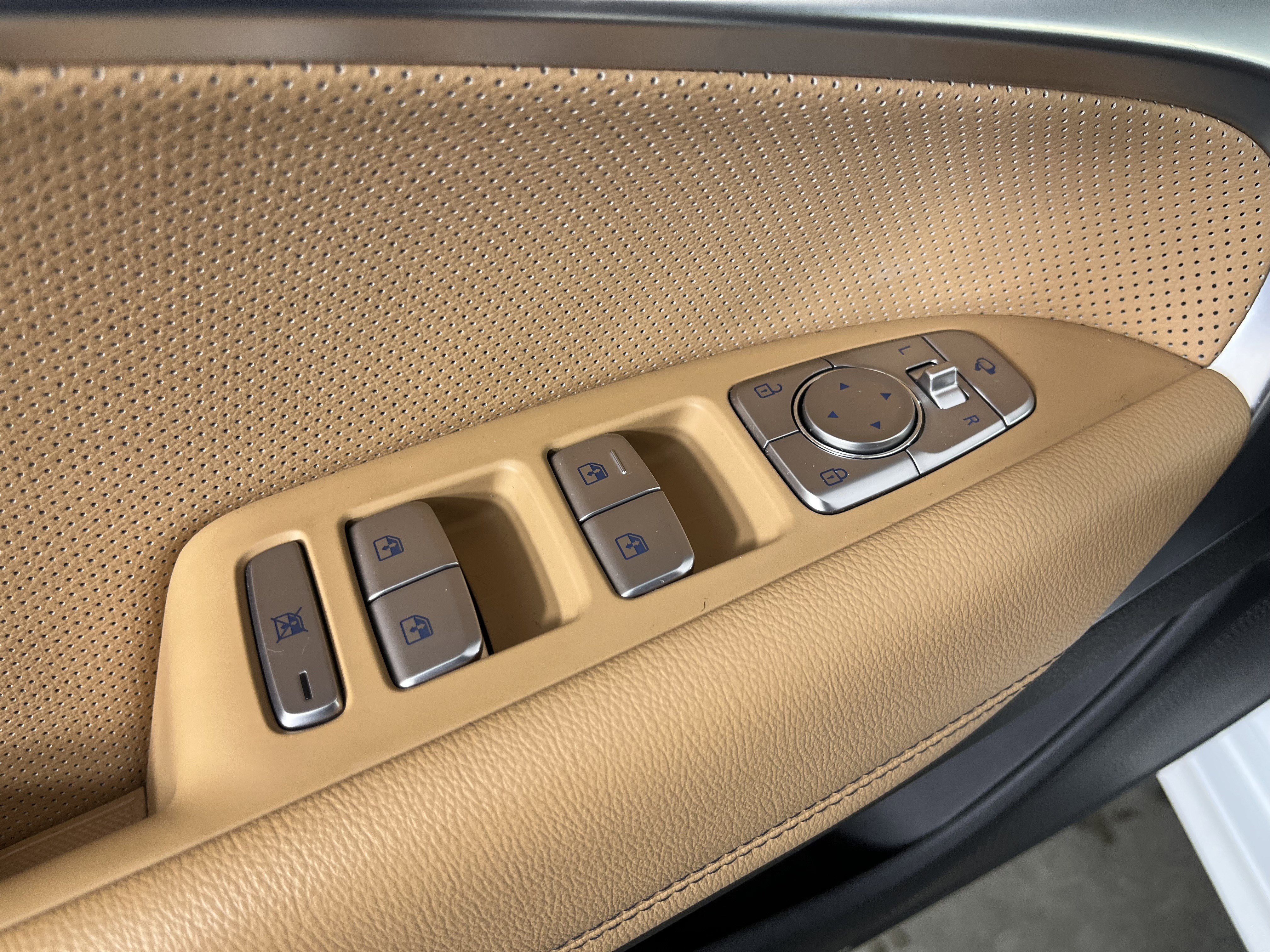 Used 2022 Genesis G70 3.3T image 18