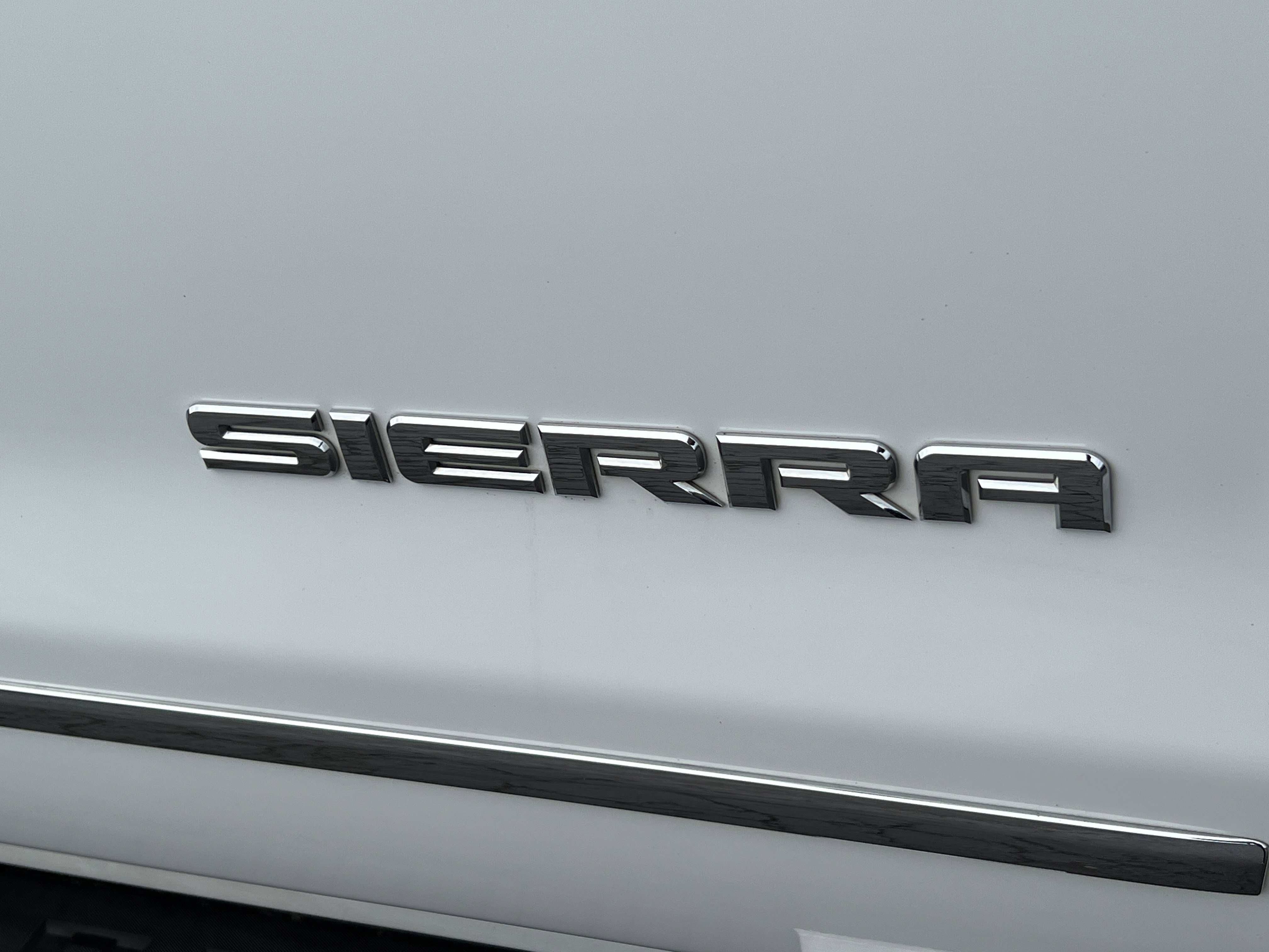 Used 2017 GMC Sierra 1500 SLT w/ SLT Preferred Package AWD/4WD image 9
