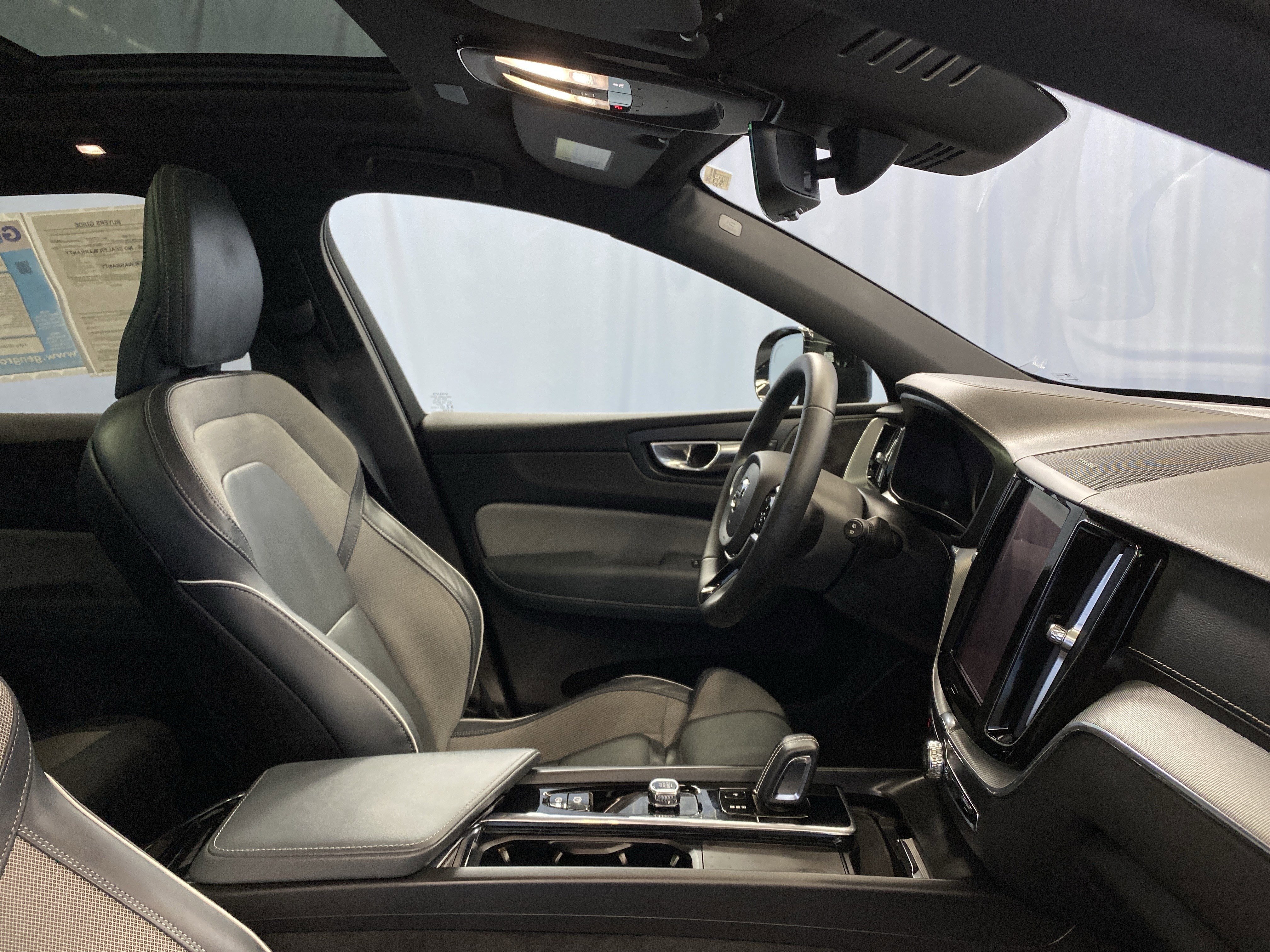 Used 2022 Volvo XC60 B5 R-Design image 43