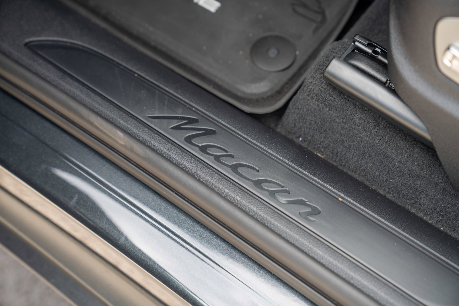 Certified 2026 Porsche Macan AWD/4WD image 12