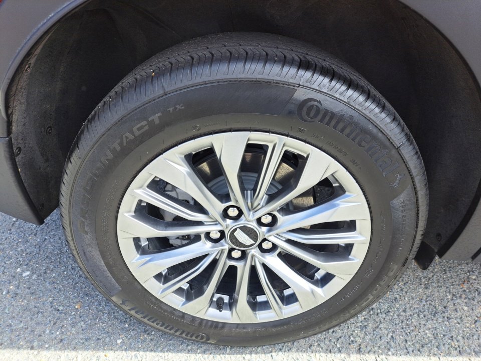 Used 2025 Cadillac XT4 Premium Luxury w/ Cold Weather Package FWD image 18