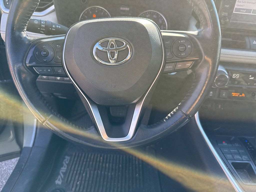Used 2019 Toyota RAV4 XLE image 9