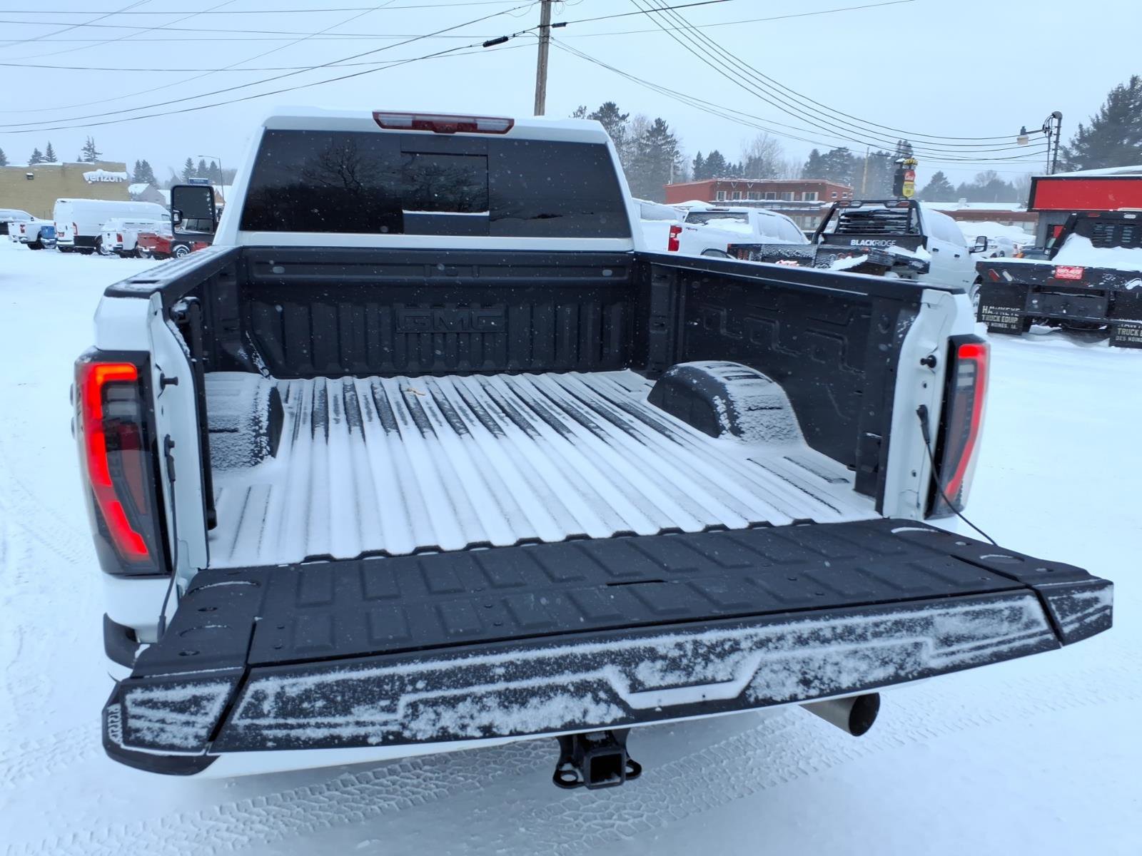 Used 2025 GMC Sierra 2500 AT4 w/ AT4 Premium Plus Package image 12