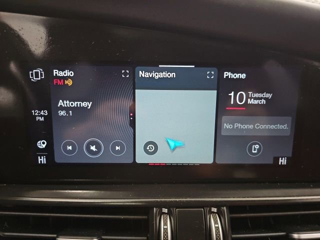 Used 2024 Alfa Romeo Giulia Veloce image 25